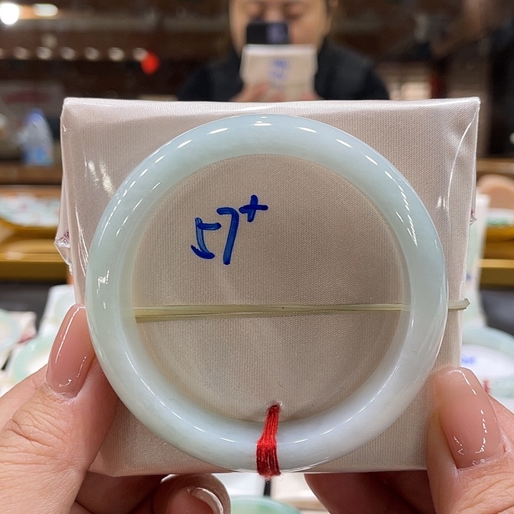 翡翠手镯未镶嵌翡翠