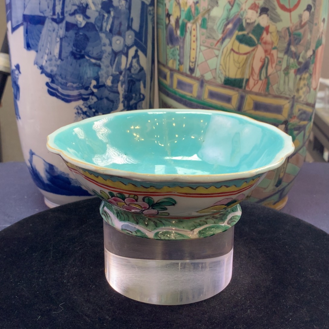 碗陶12877瓷器—内松石绿外粉彩葵口碗