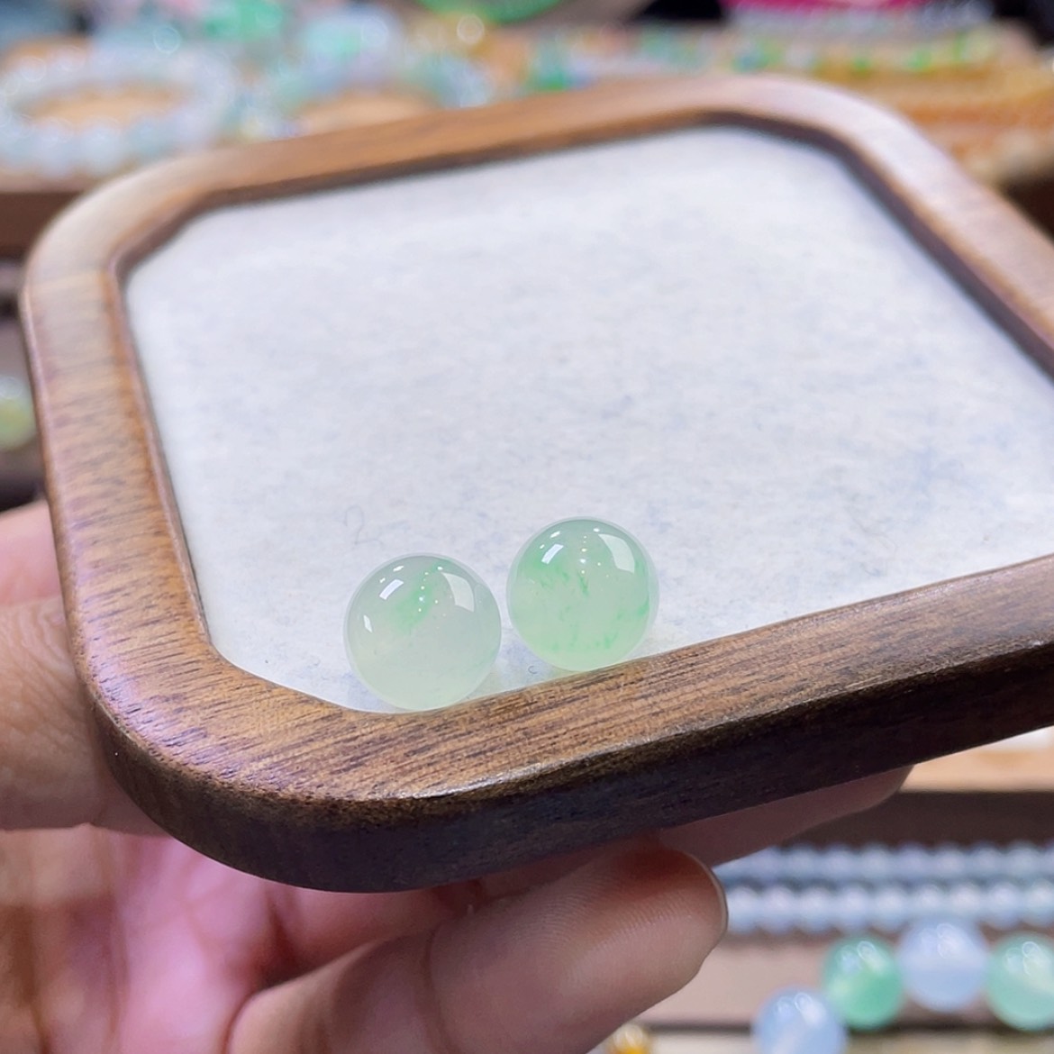 【闪购商品】翡翠颈饰未镶嵌飘绿单颗