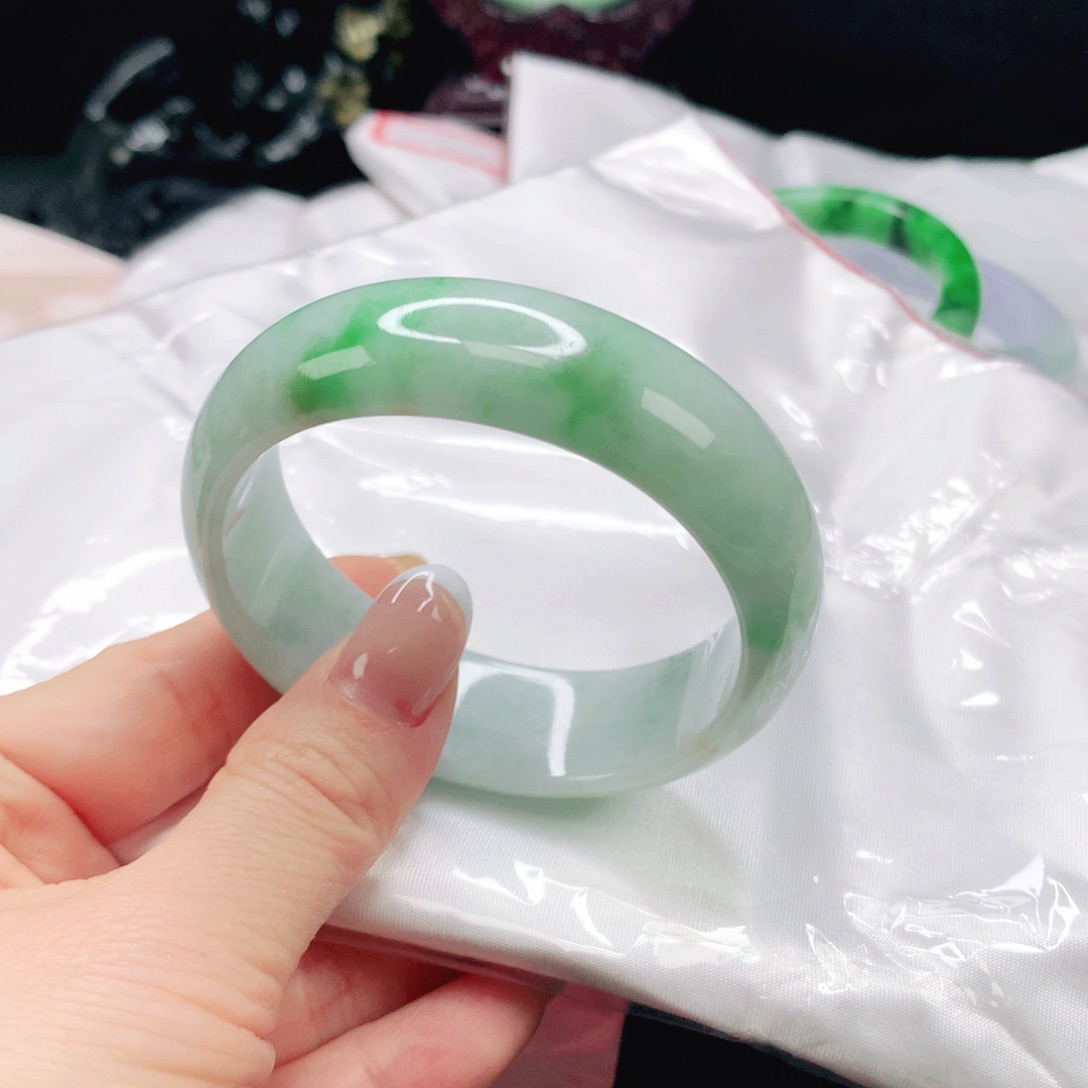 翡翠手镯（贵妃镯）未镶嵌缅甸天然A货翡翠