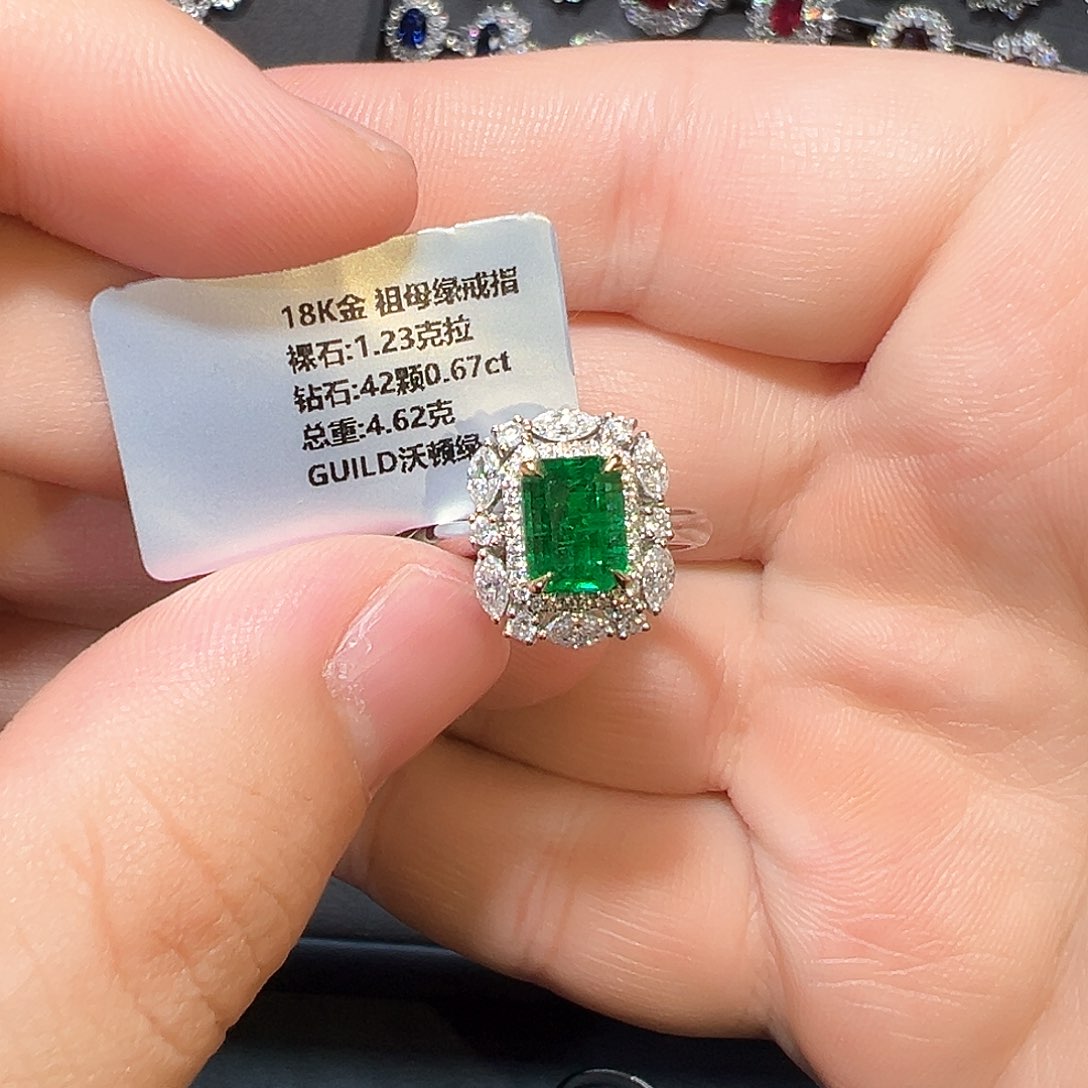 祖母绿戒指18K金镶嵌