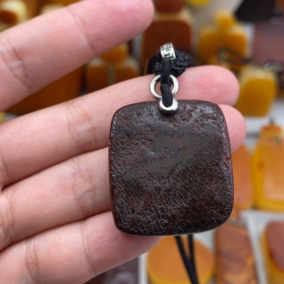 琥珀吊坠(赠链)未镶嵌