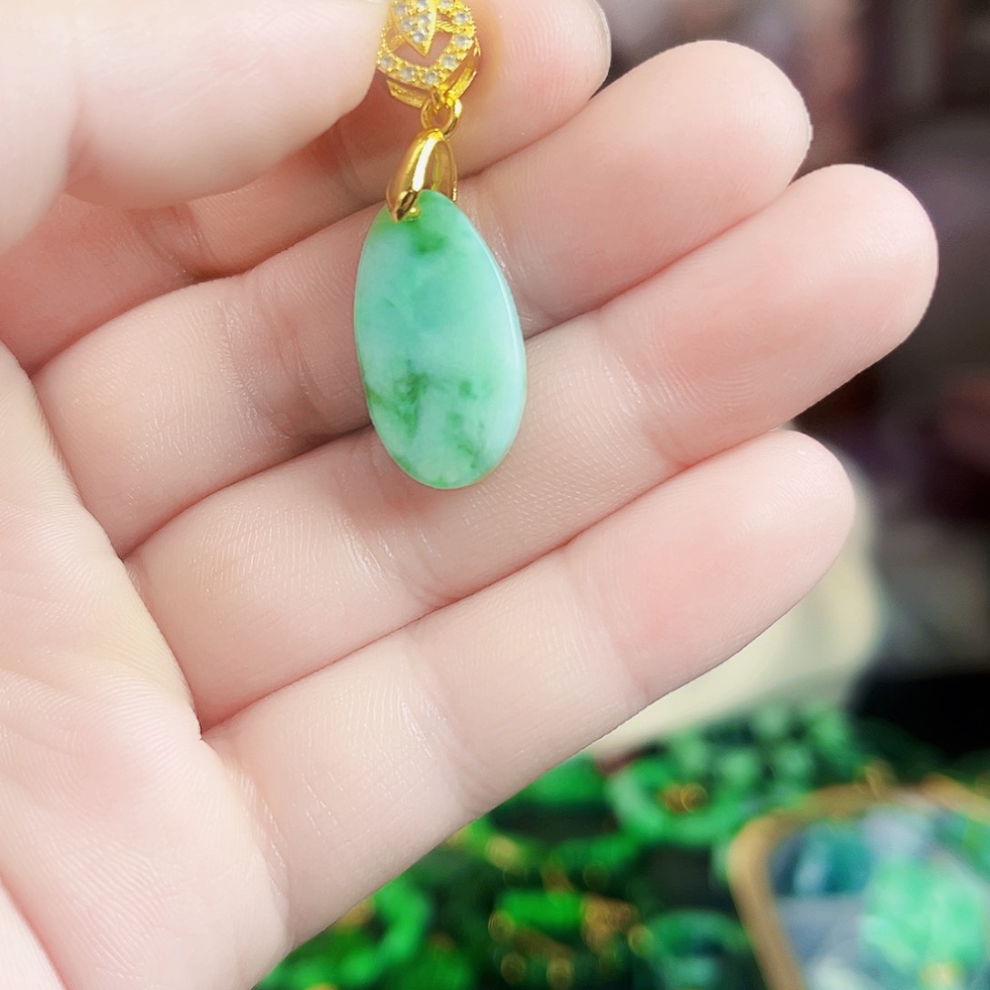 翡翠颈饰未镶嵌吊坠