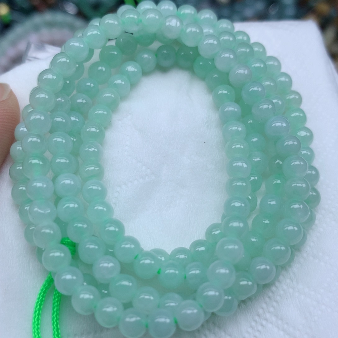 颈饰足银镶嵌翡翠