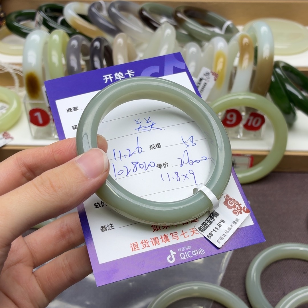 关***️和田玉未镶嵌手镯