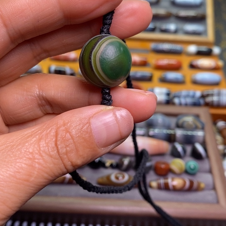 未镶嵌玛瑙/玉髓珠宝半成品不****.