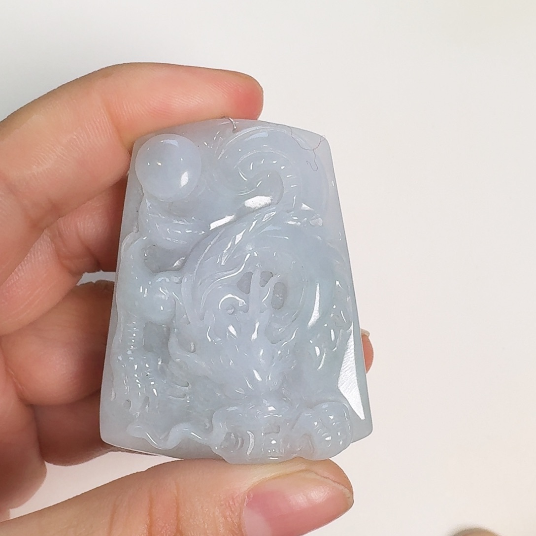 翡翠颈饰未镶嵌龙牌