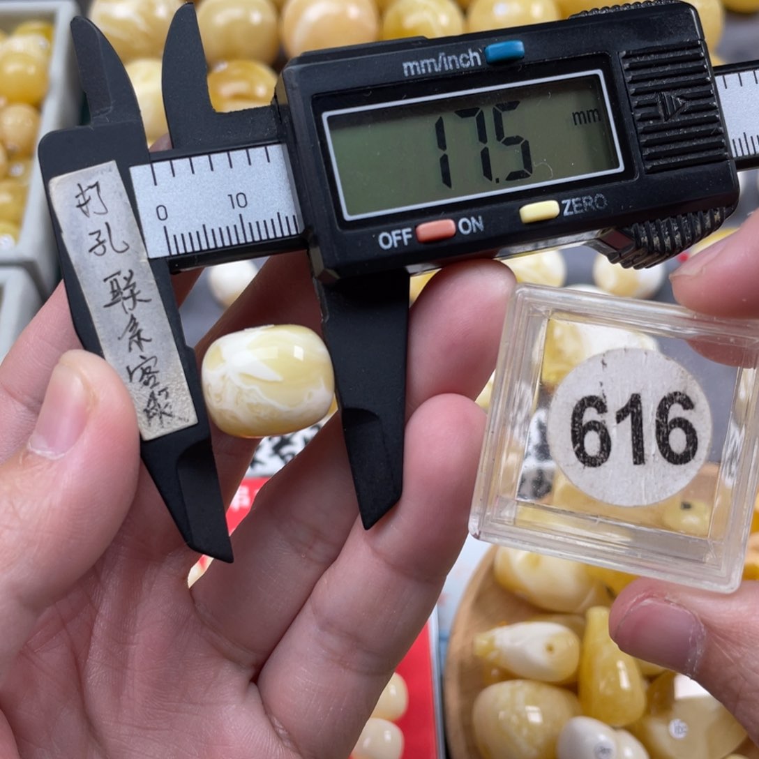 蜜蜡珠宝奇石未镶嵌