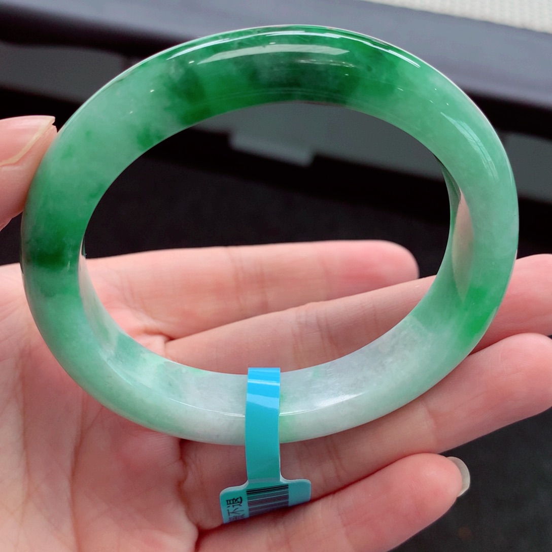 翡翠手镯未镶嵌翡翠