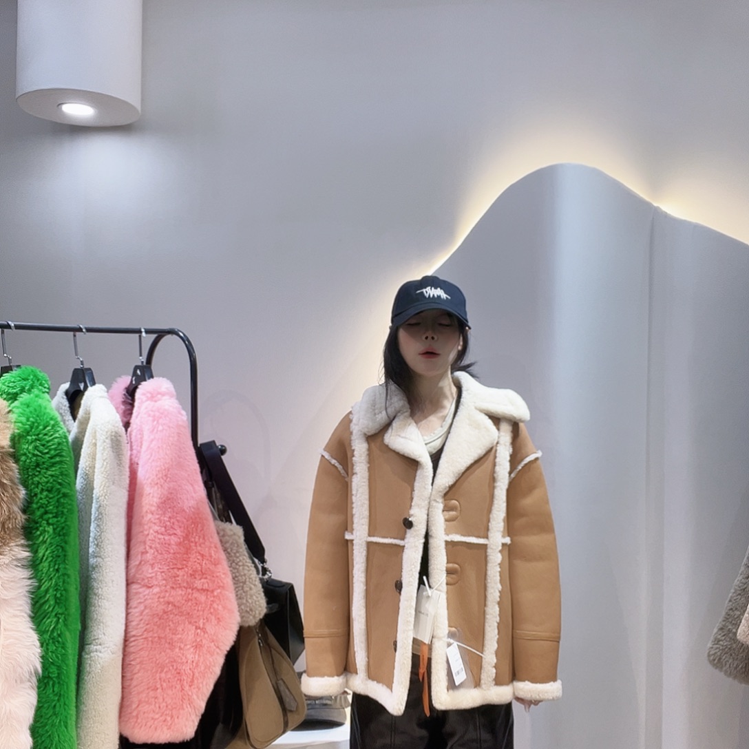 真皮皮毛一体外套238-101。110斤内