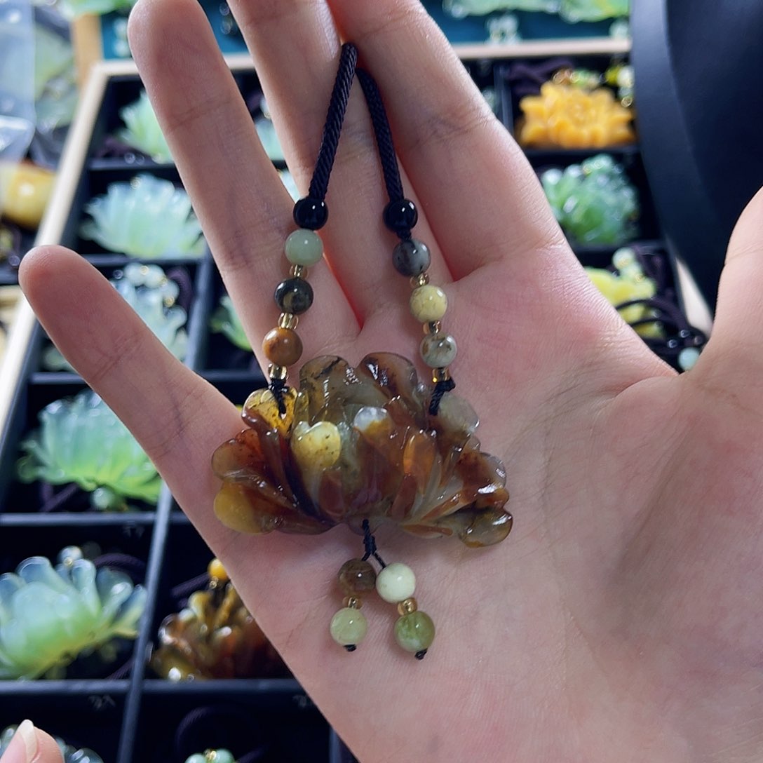 蛇纹石玉颈饰未镶嵌