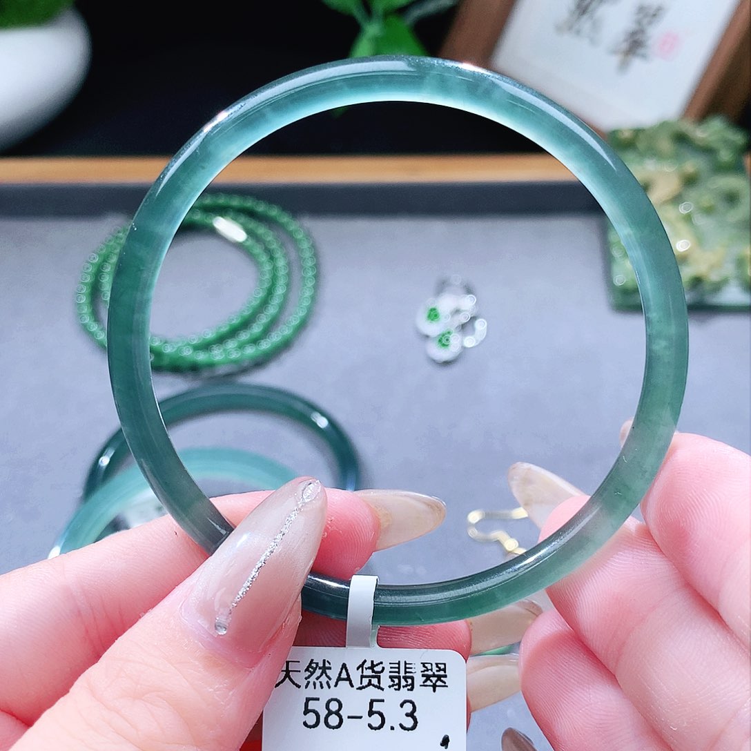 翡翠手镯（圆镯）未镶嵌