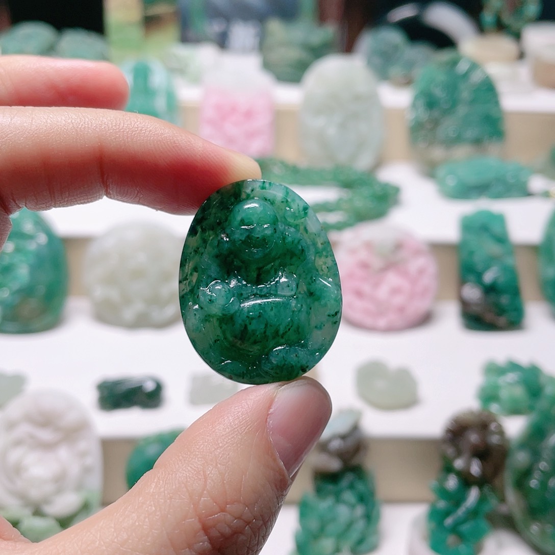 独山玉未镶嵌颈饰