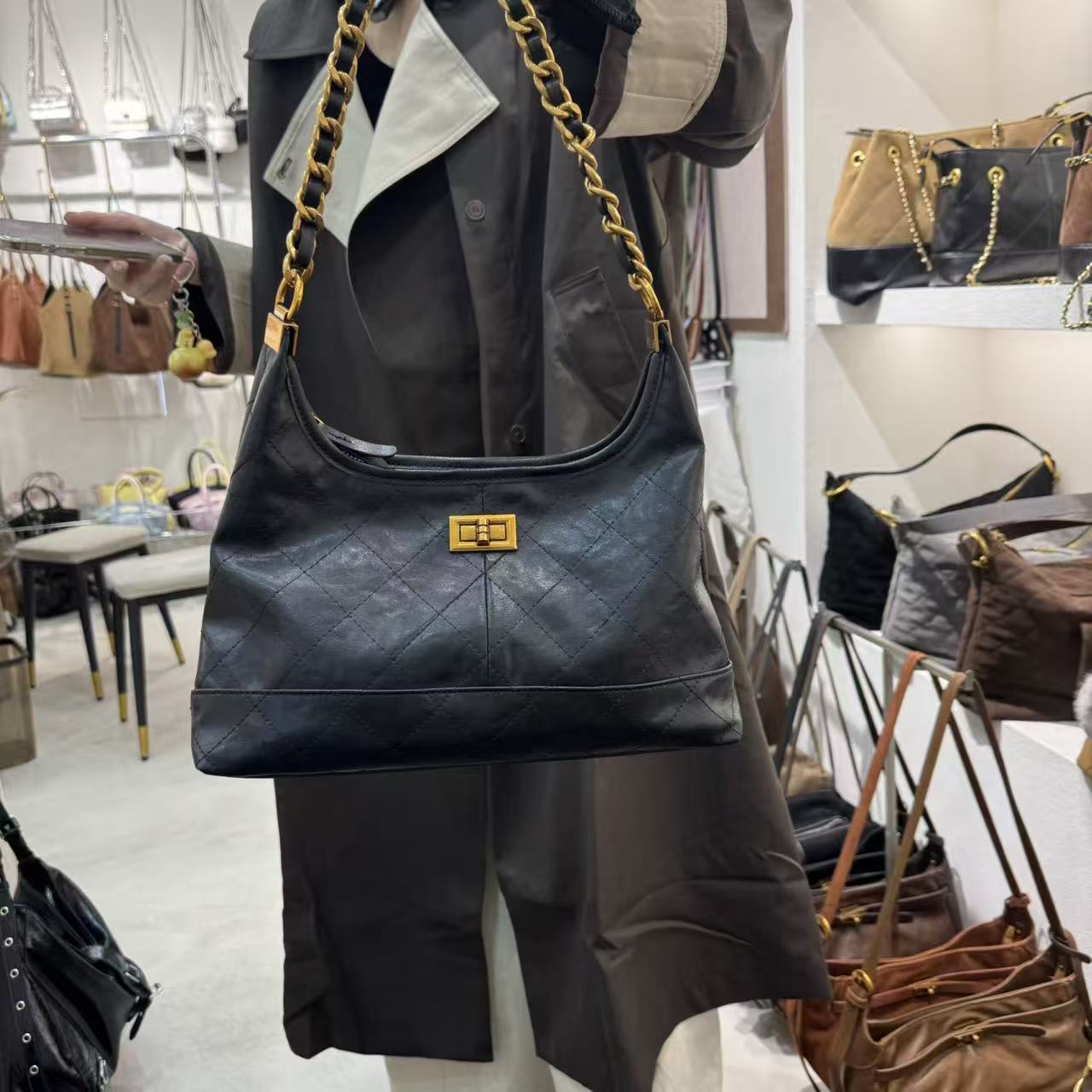 香香菱格纹皮穿链单肩包9800