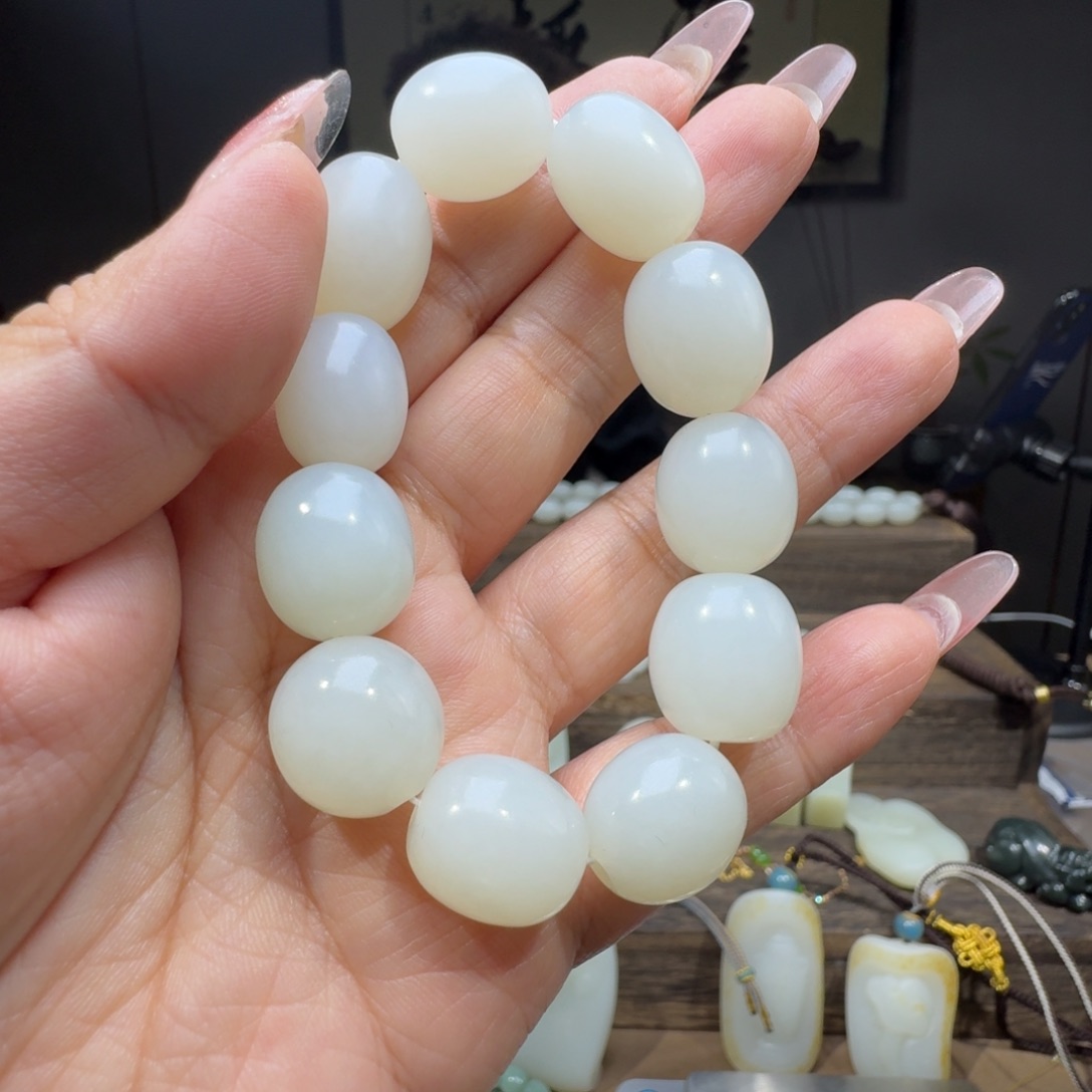 和田玉颈饰未镶嵌福***?