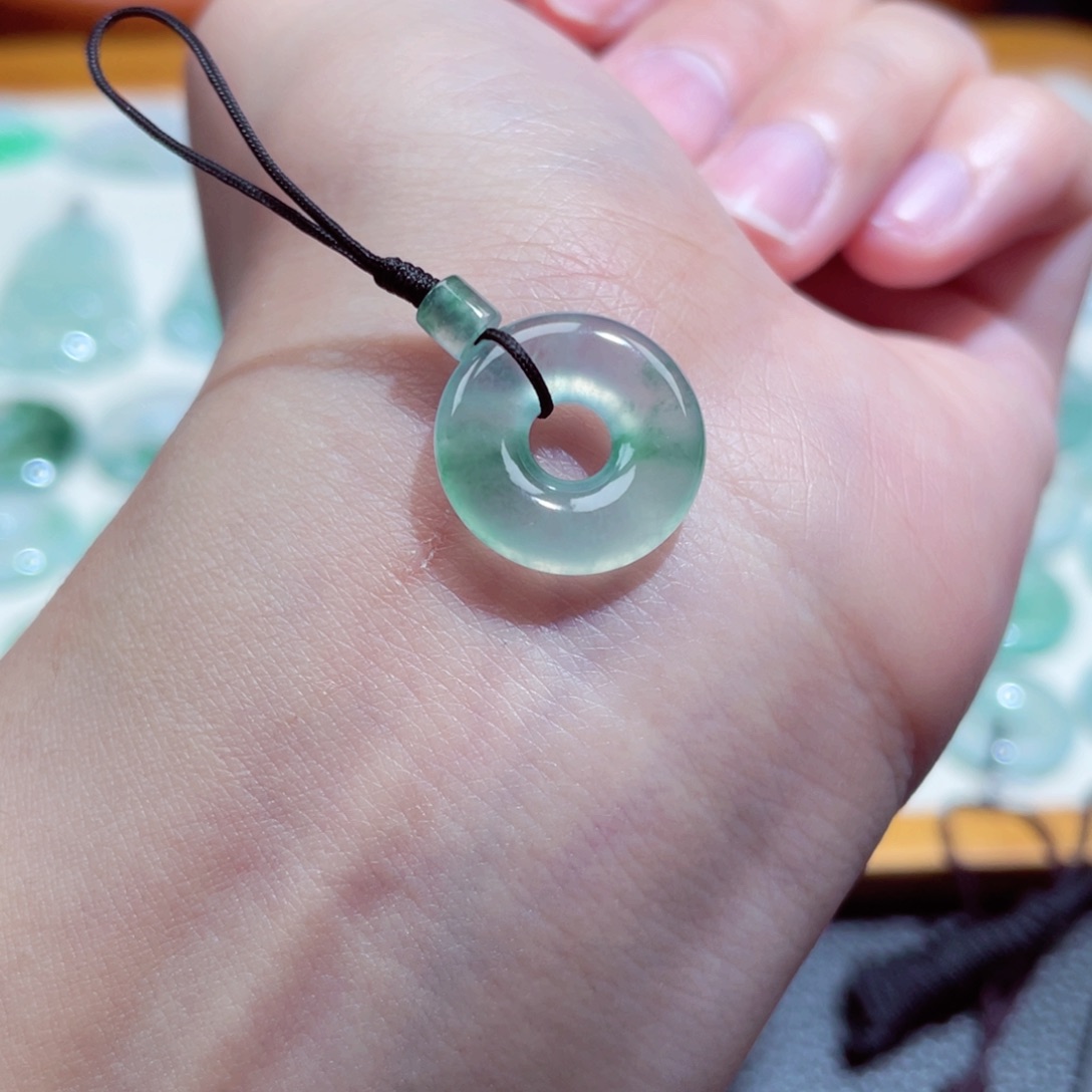 翡翠颈饰未镶嵌甜甜圈