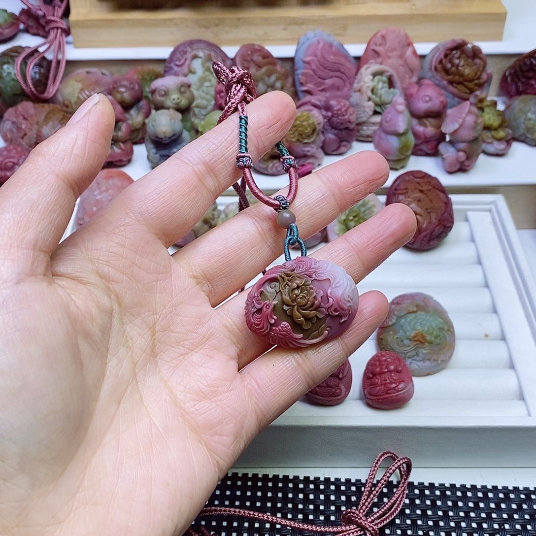 玛瑙/玉髓盐源玛瑙吊坠未镶嵌