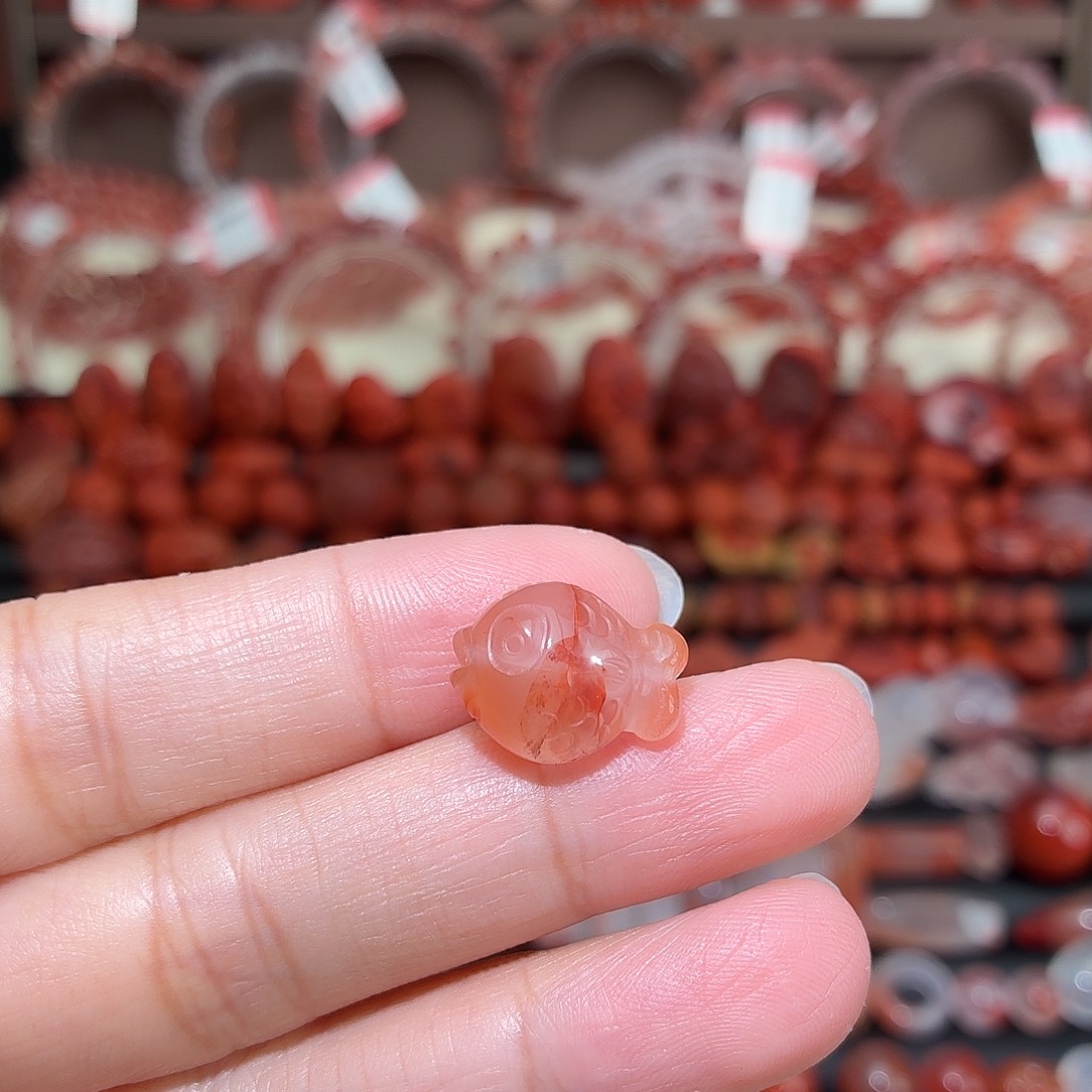 南红玛瑙未镶嵌颈饰嘟嘟鱼