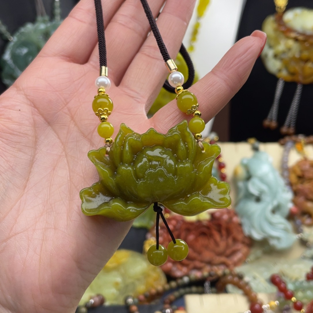 未镶嵌蛇纹石玉颈饰