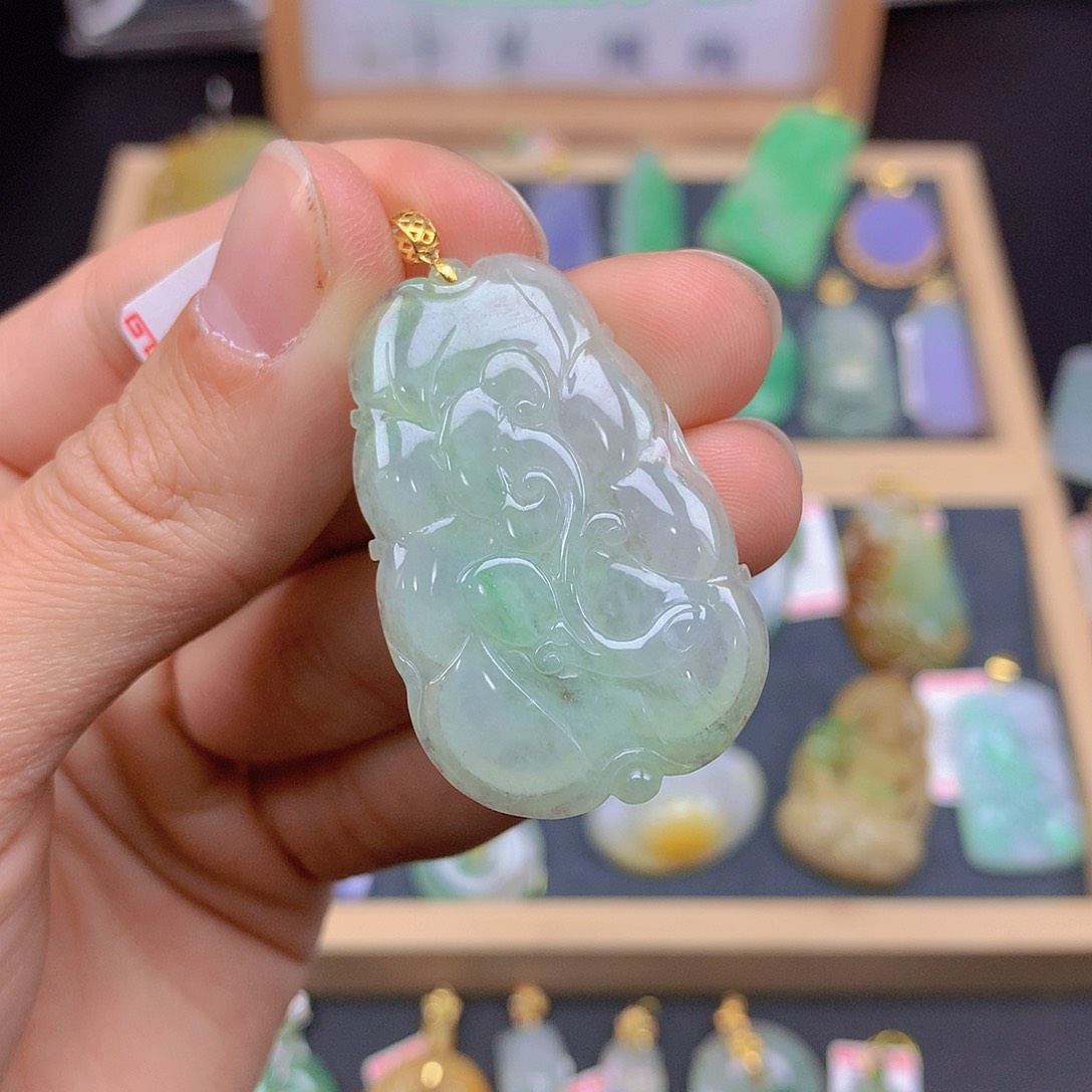 翡翠颈饰18K金镶嵌翡翠 