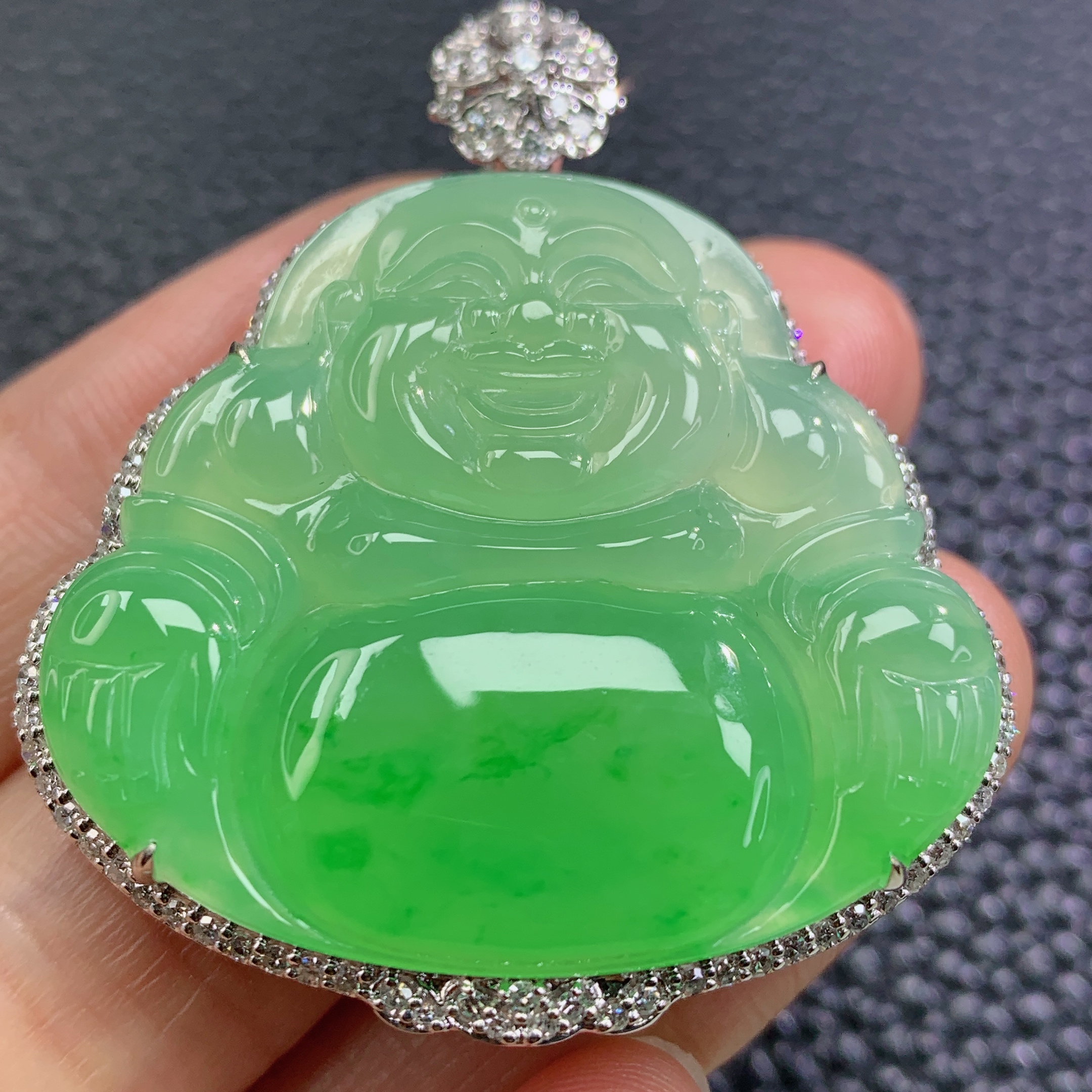 天然A货缅甸翡翠冰种阳绿弥勒佛镶嵌18k金吊坠气质精美