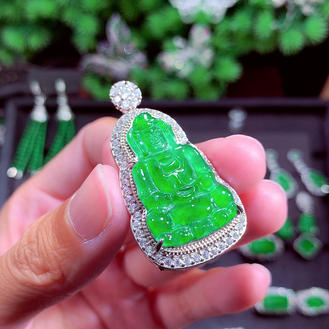 颈饰未镶嵌翡翠天然