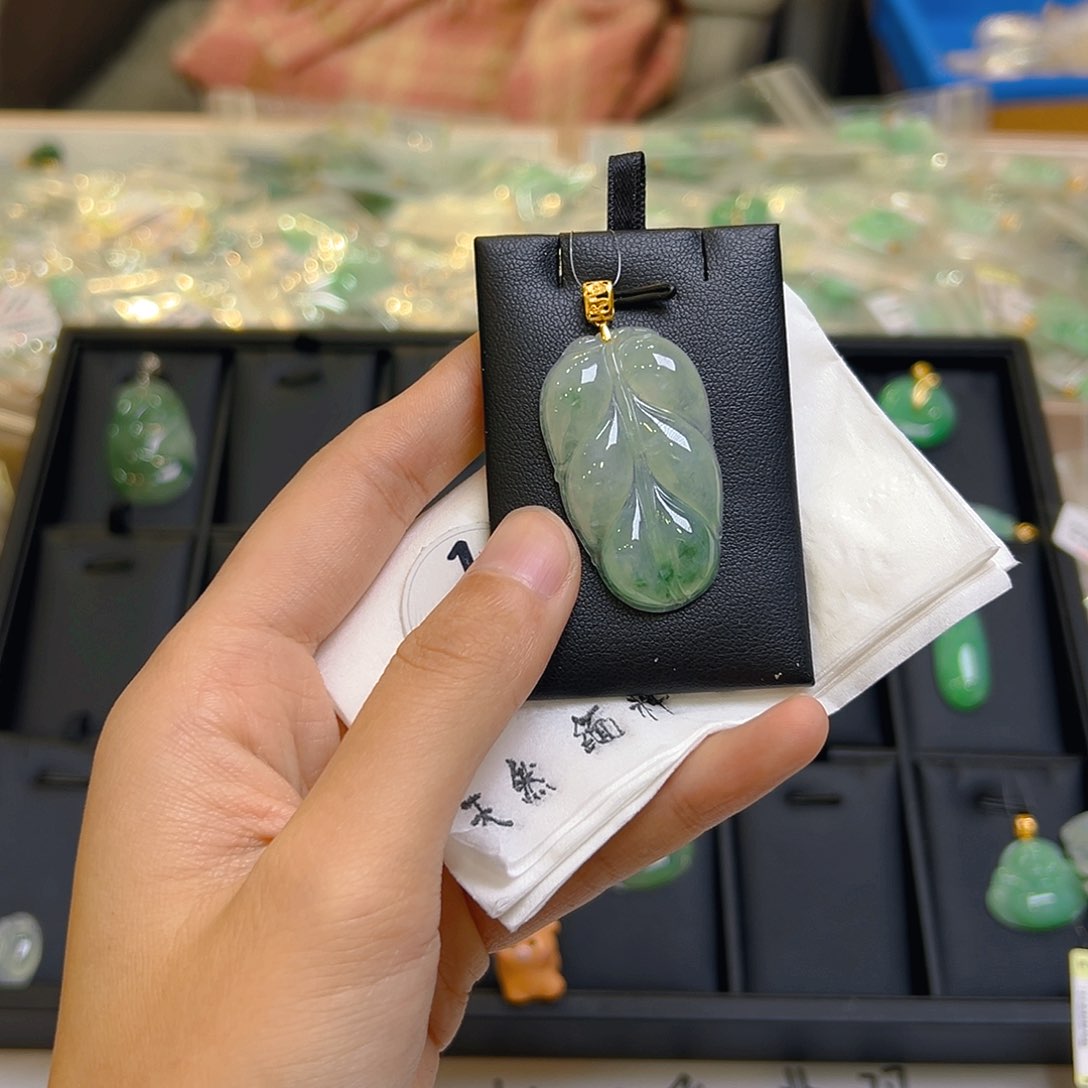 翡翠颈饰18K金镶嵌翡翠