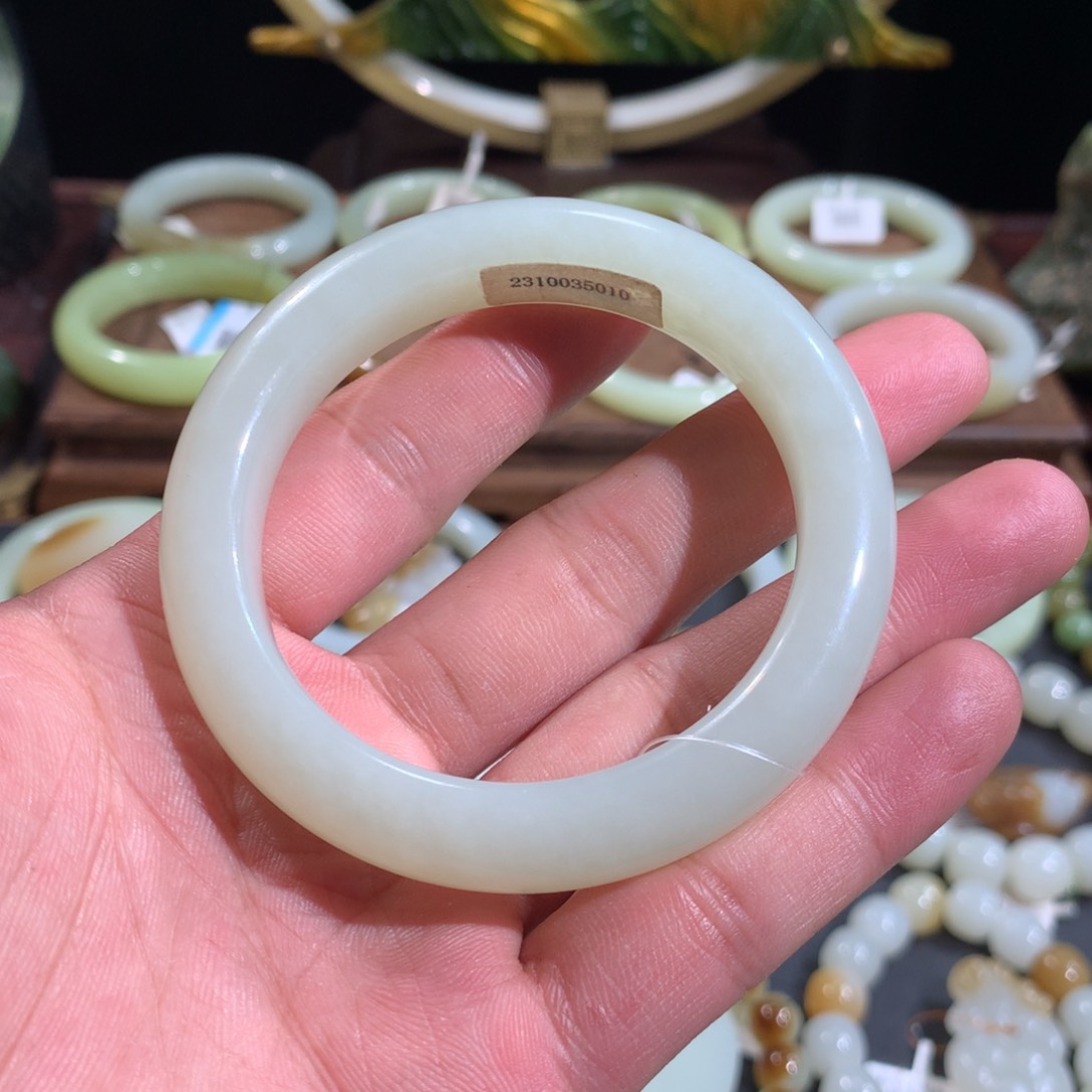 和田玉手镯未镶嵌新疆且末金山矿高青白手镯