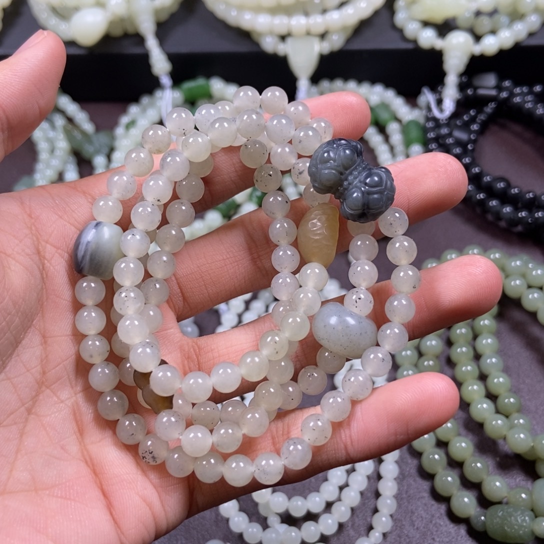 和田玉未镶嵌把件