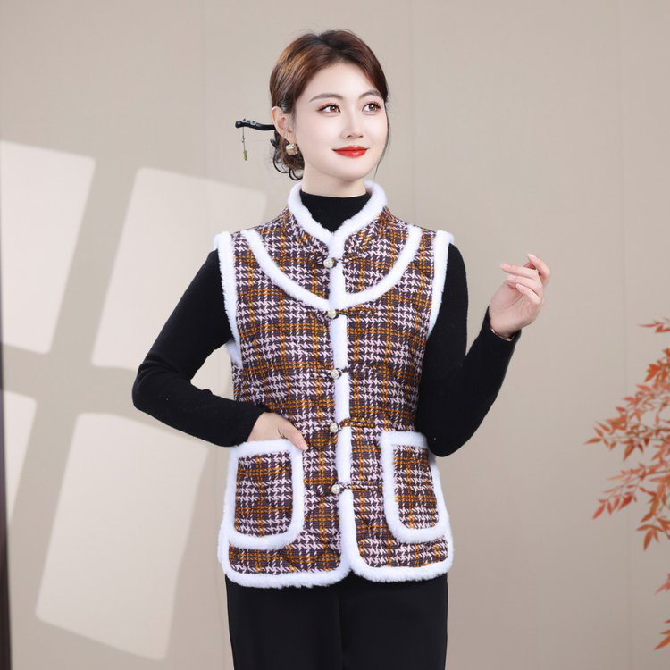 秋冬新款妈妈装新中式加绒格子马甲中老年女复古国风保暖坎肩外套