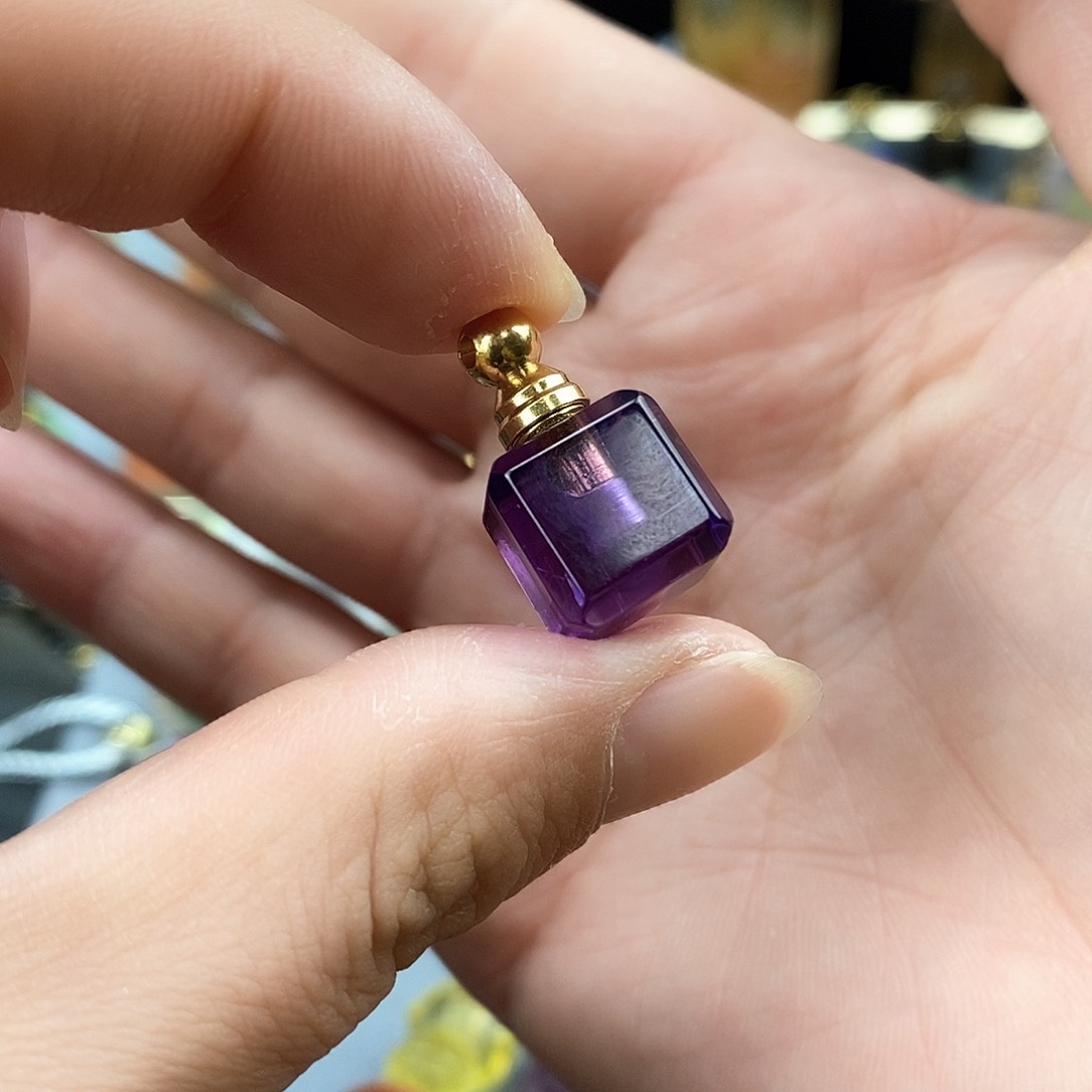 查罗石颈饰合金天然