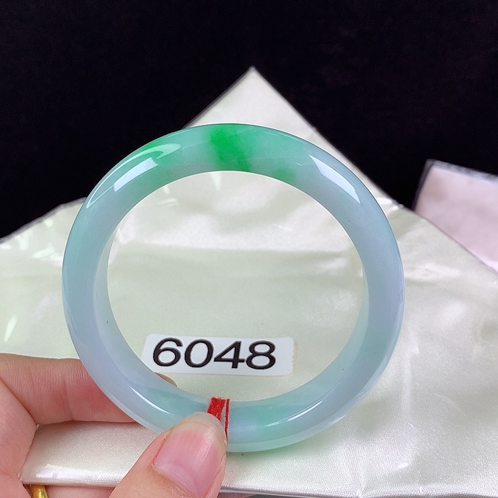 翡翠未镶嵌手镯56圈