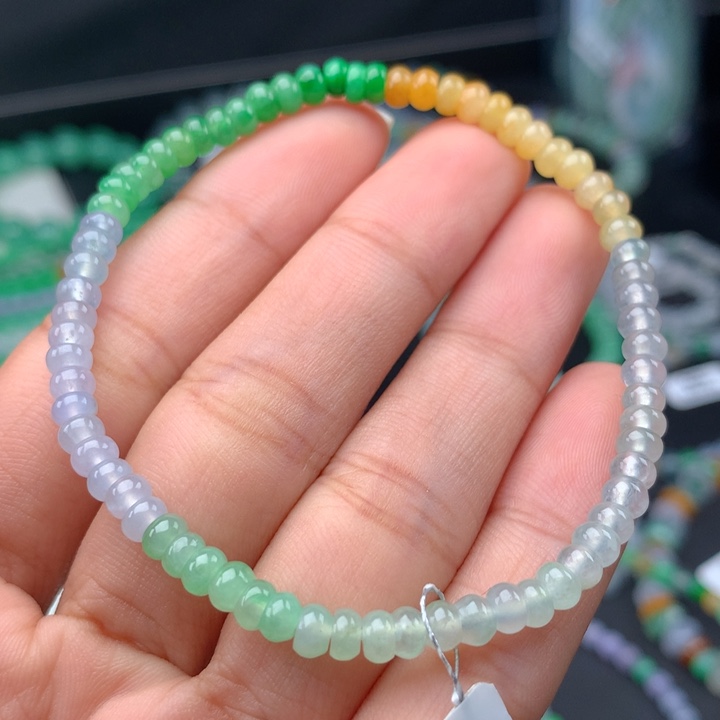 翡翠手镯未镶嵌卡