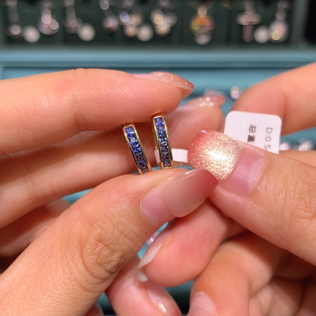 蓝宝石耳饰18K金镶嵌