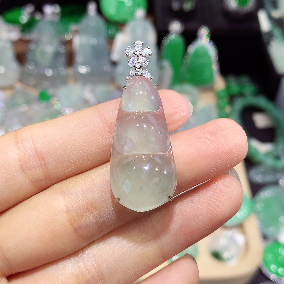 翡翠18K金镶嵌颈饰豆子