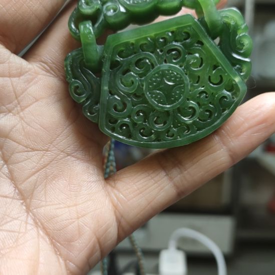 用***1和田玉未镶嵌颈饰