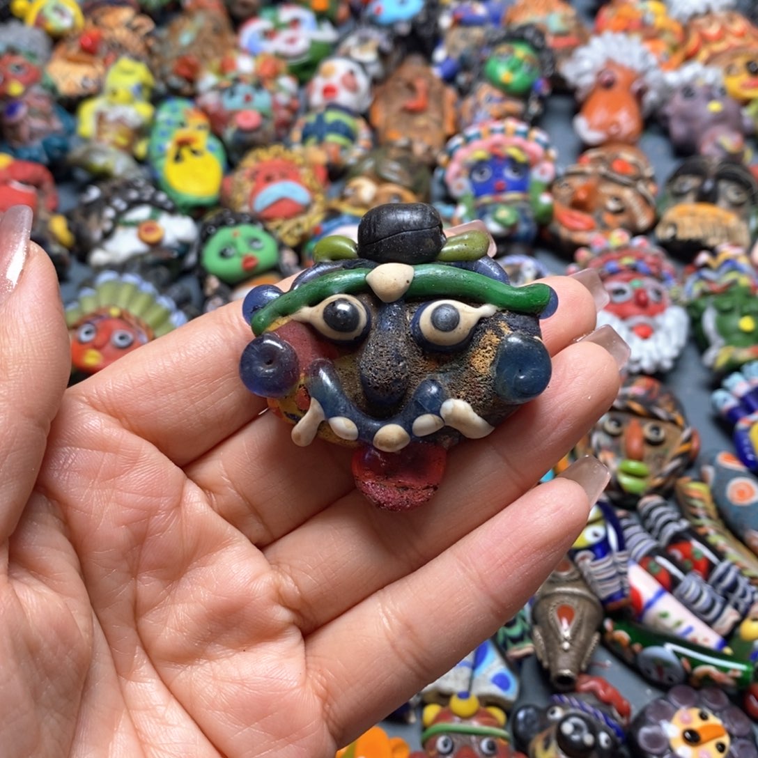 琉璃颈饰印度尼西亚琉璃娃娃