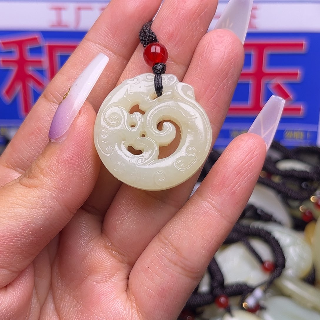 颈饰未镶嵌和田玉