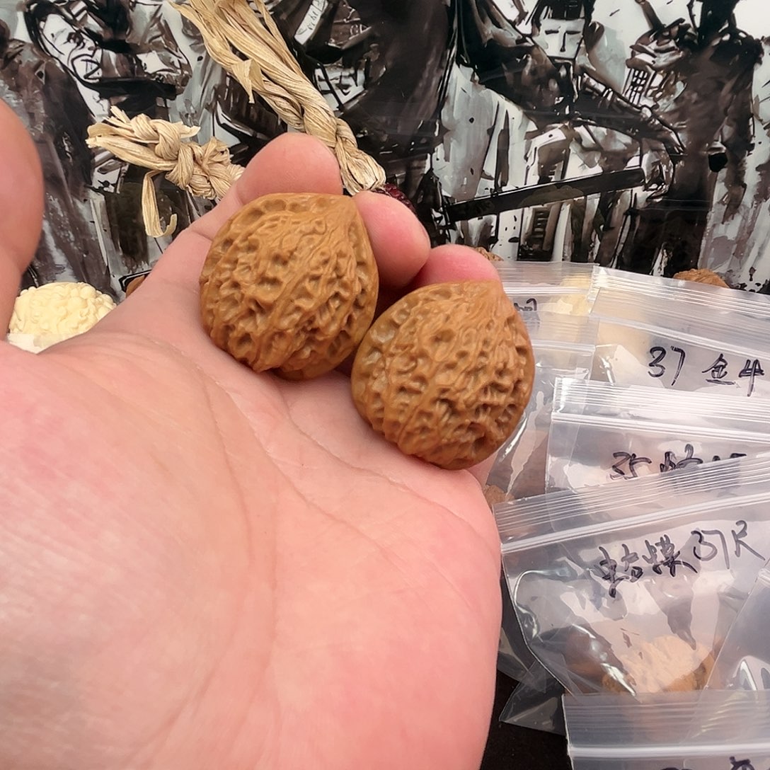 文玩核桃把件金牛小手捻34尺