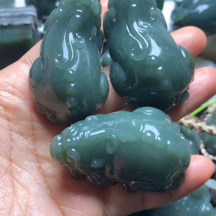 西***哥和田玉未镶嵌颈饰