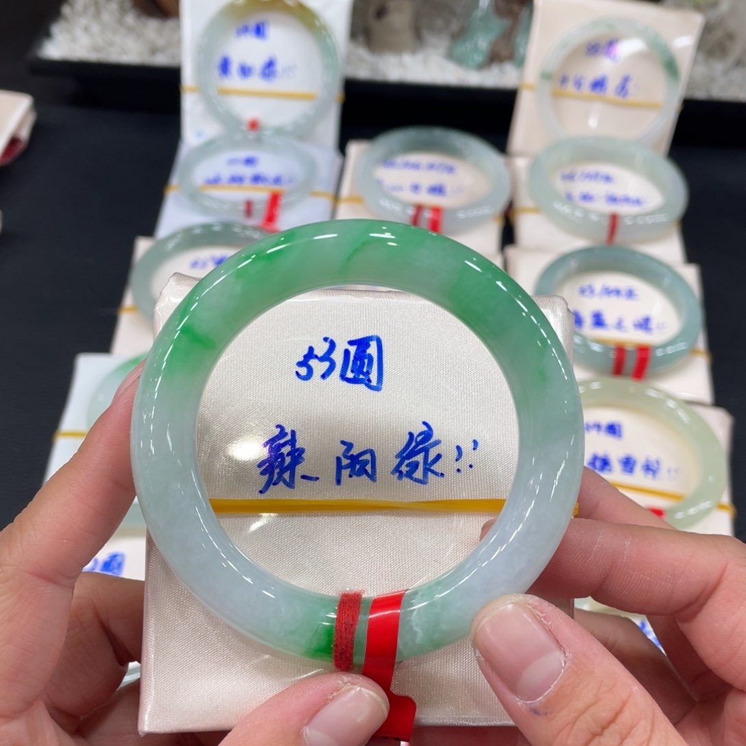 翡翠手镯未镶嵌缅甸翡翠天然翡翠