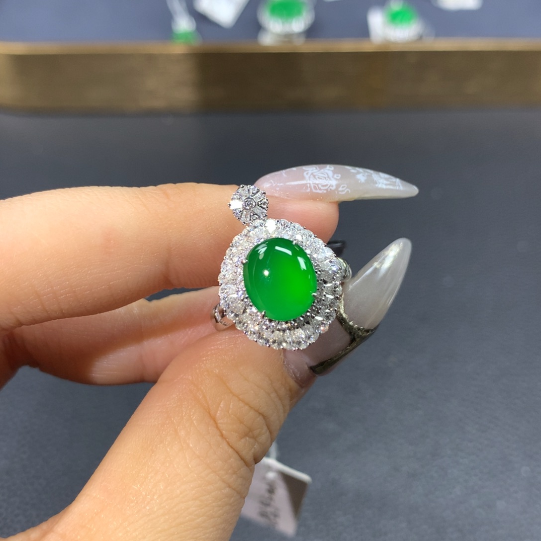 翡翠戒指18K金镶嵌翡翠