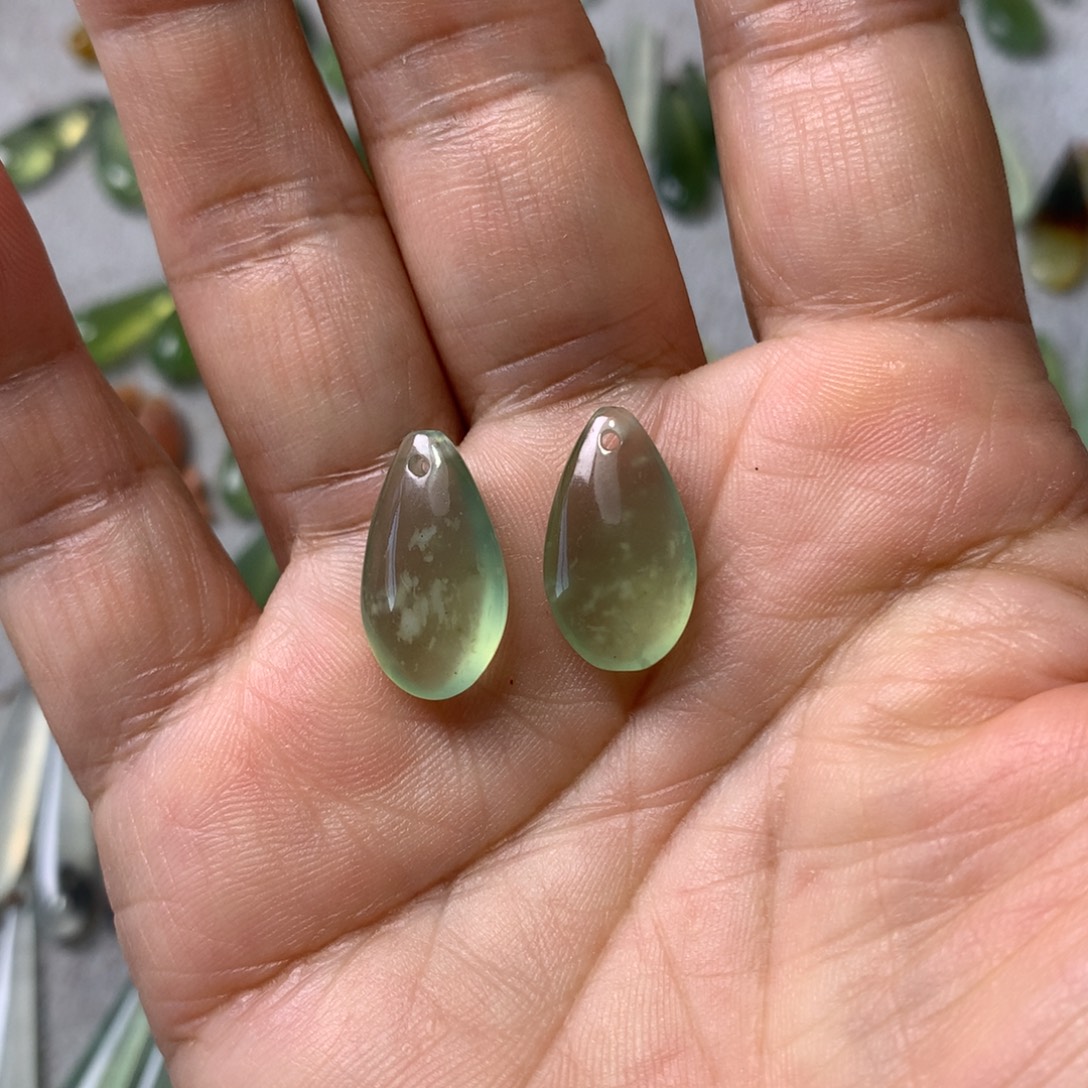 未镶嵌蛇纹石玉耳环