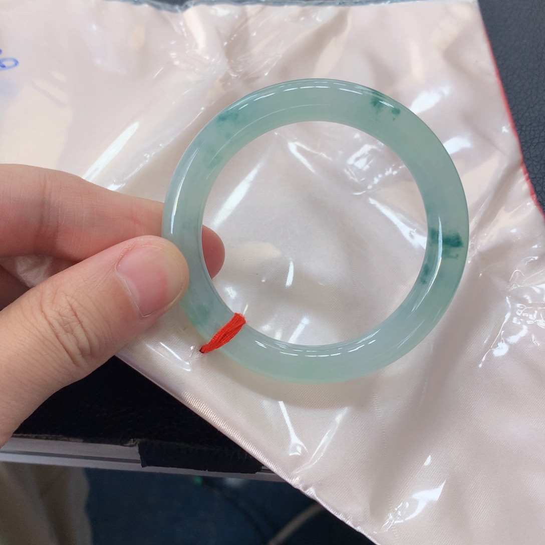 翡翠手镯未镶嵌y***怡翡翠
