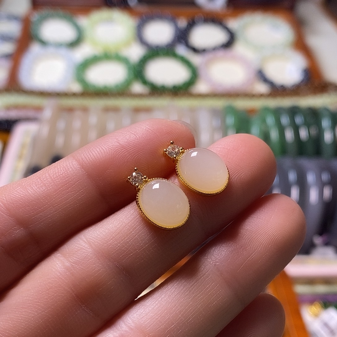 颈饰未镶嵌和田玉藕粉银耳钉