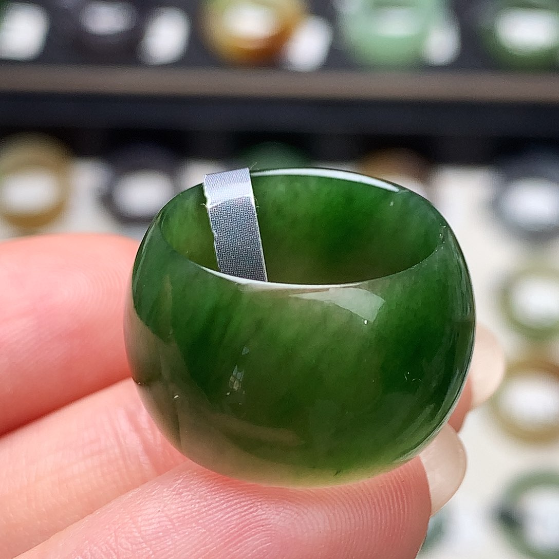 未镶嵌戒指和田玉