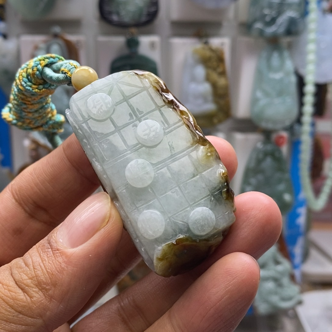 翡翠未镶嵌颈饰棋局