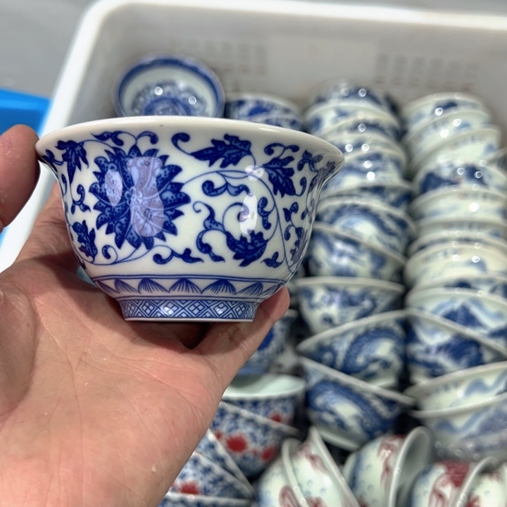 瓷片白青花缠枝莲压手杯全品
