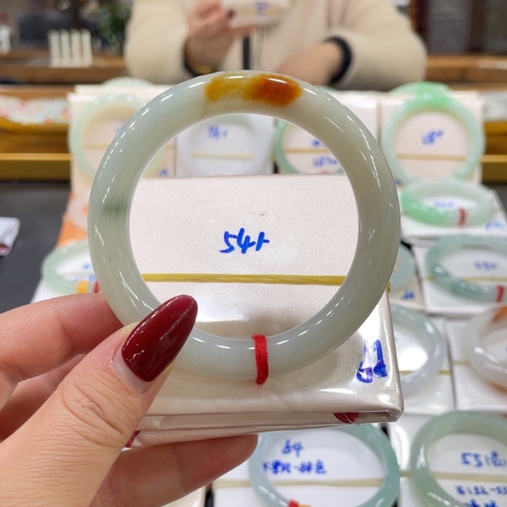 翡翠手镯未镶嵌翡翠