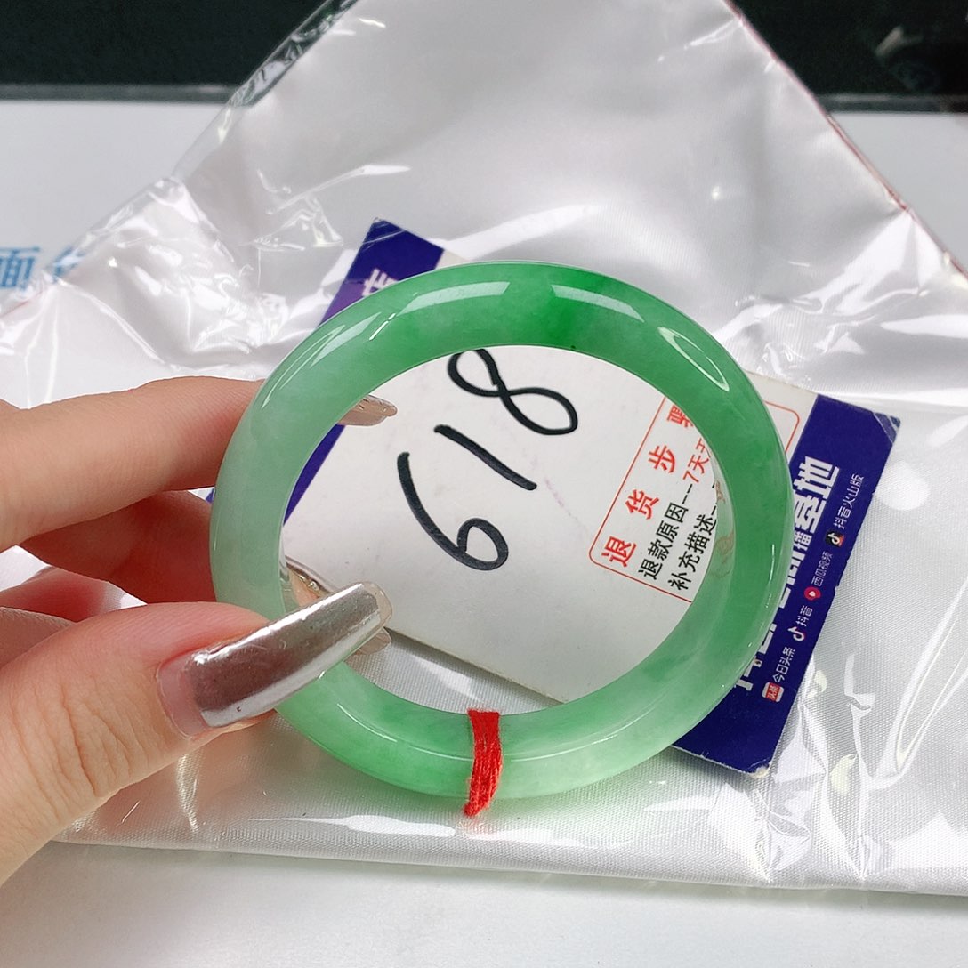 翡翠手镯未镶嵌翡翠手镯